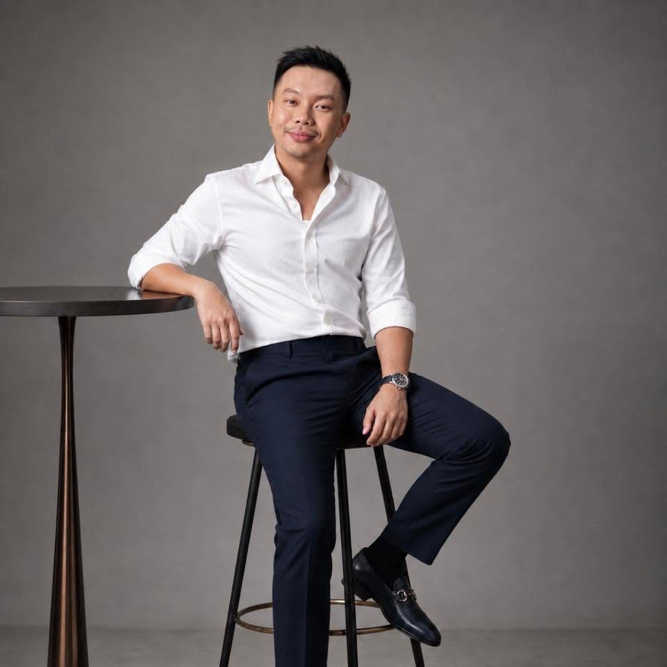 โค้ชตั้ม กันตวีร์ — Direct Response Marketer และ Business Strategist ผู้ก่อตั้ง ConsultingThai