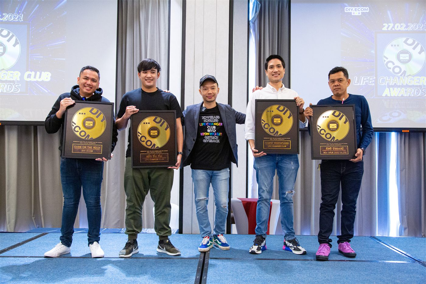 DIY E-COM community members gathering and award ceremony