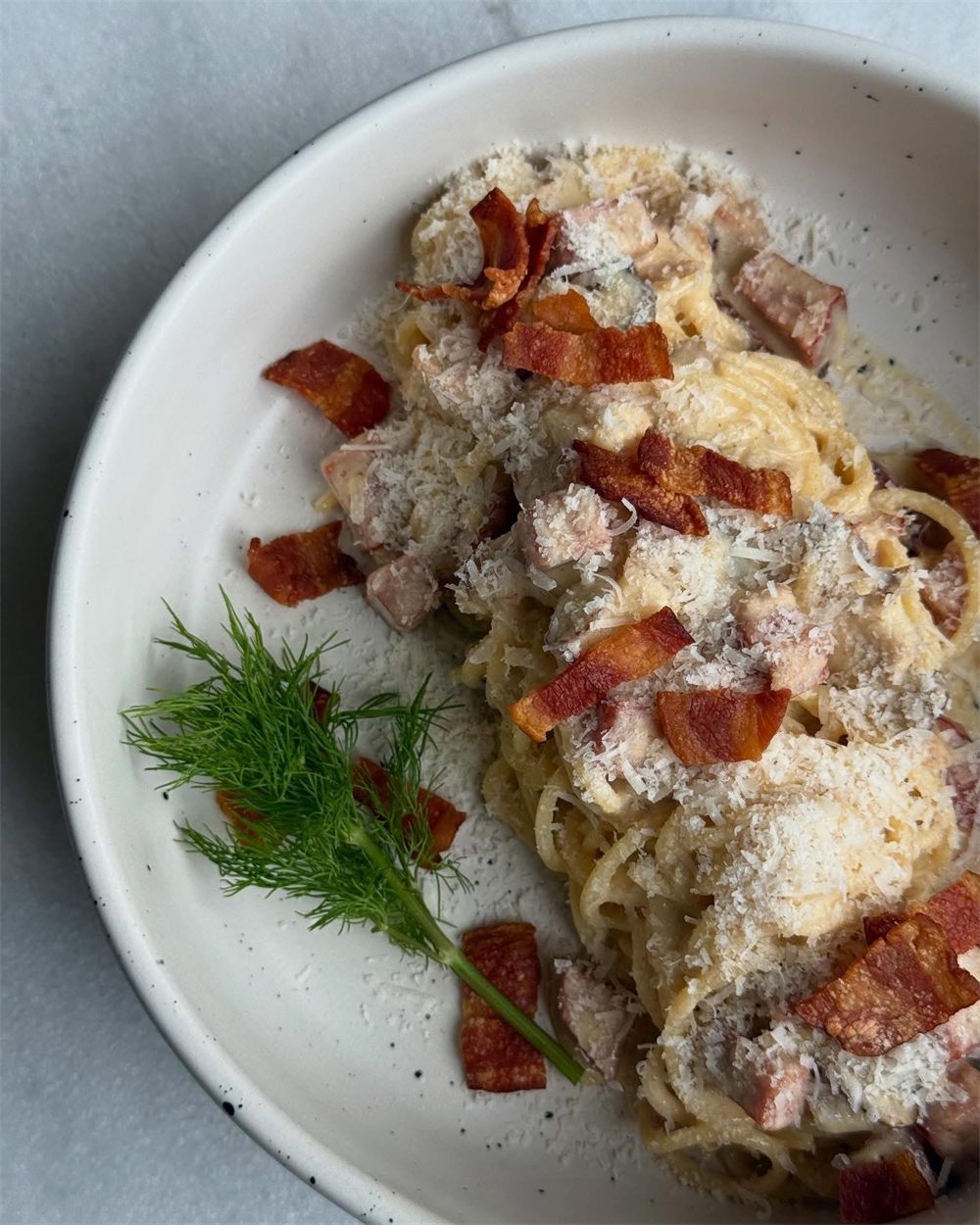Creamy carbonara pasta